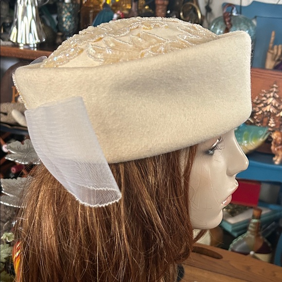 Elegant Vintage Cream Embellished Wool Pillbox Hat main image 9